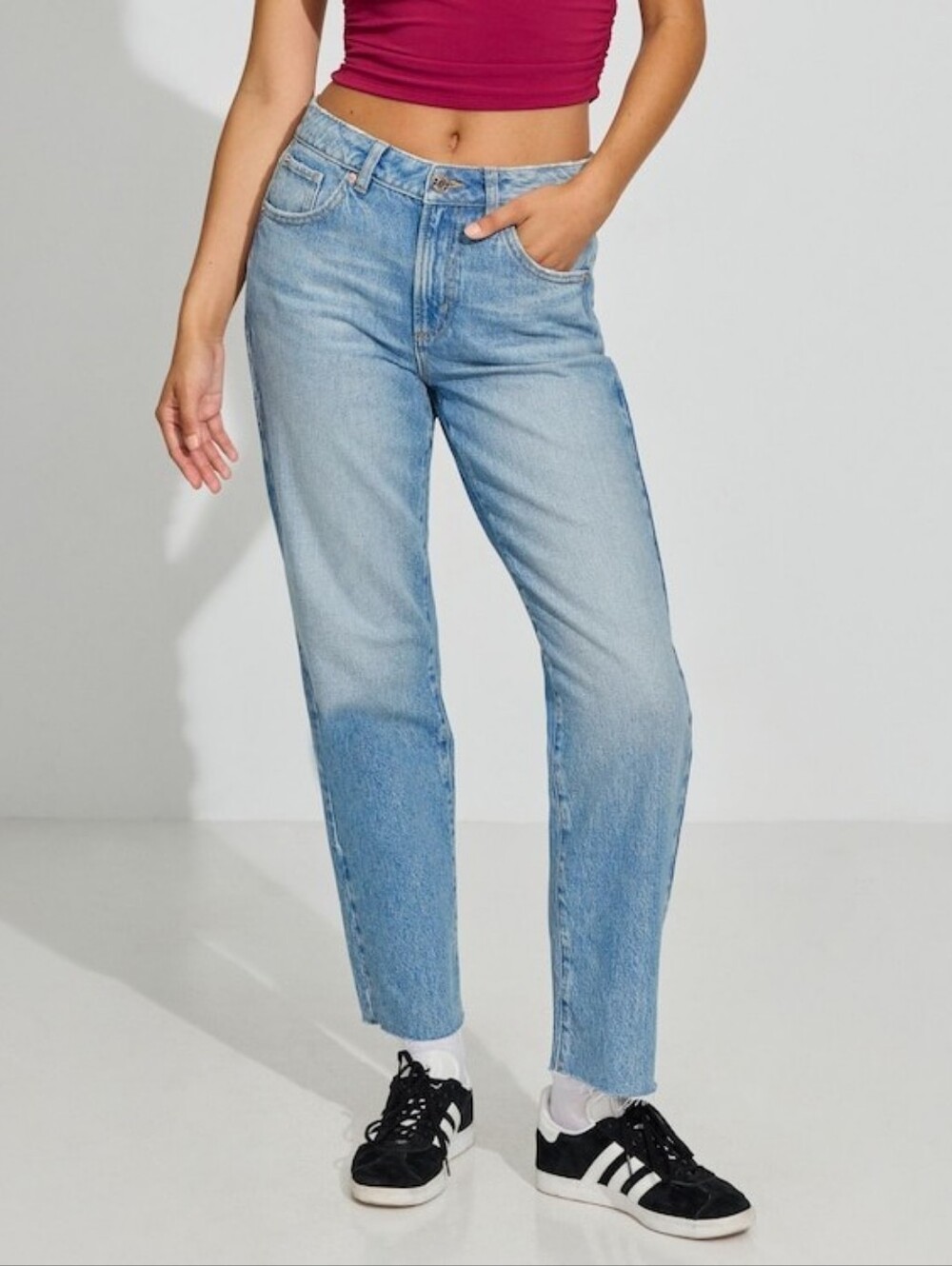 Garage Raw Hem Light Blue Vintage Straight-Leg Y2K Women’s Jeans Size 07/28